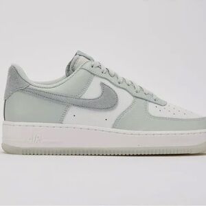 Nike Air Force 1 '07 LV8 Light Silver/Light Pumice Argent Clair Men's Size 9